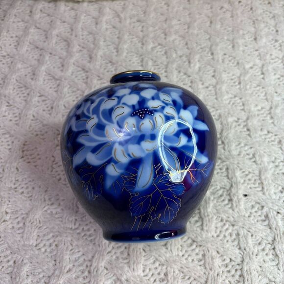Japanese Arita Ware Fukagawa Seiji Blue White Porcelain Vase w/ Gold Trim Marked - Picture 3 of 7